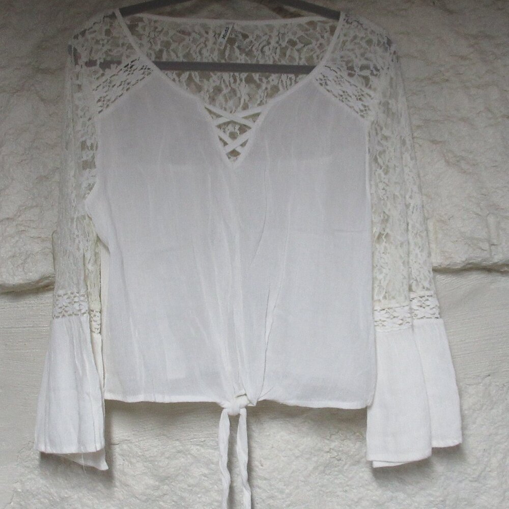 Boho Juniors White Lace Bell Sleeve Front Tie Top NWOT